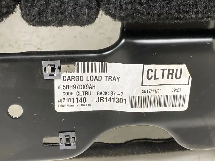 Chrysler Pacifica (2016 - ) 5RH97DX9AH Коврик для второго ряда — фото 15