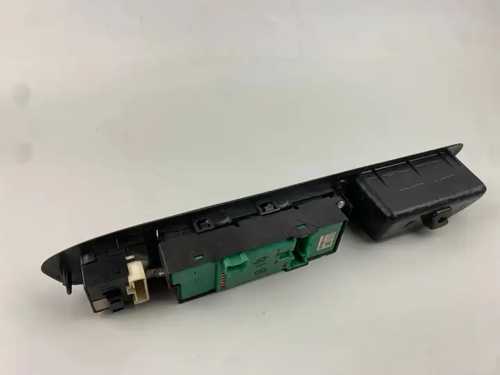 Subaru Forester SG (2006 - 2008) Кнопка стеклоподъемников — фото 15