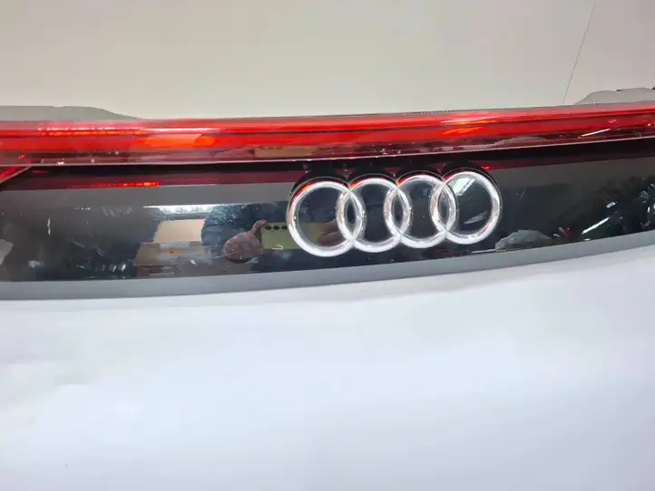 Audi Q8 (2018 - ) 4M8945095D Комплект задних фонарей — фото 39