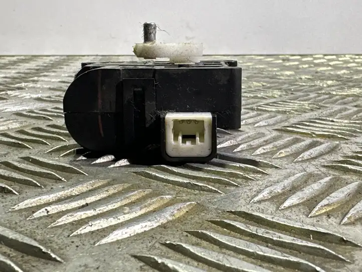 Toyota Avensis T250 (2006 - 2009) 0637008680 Двигатель задвижки потока воздуха — фото 3