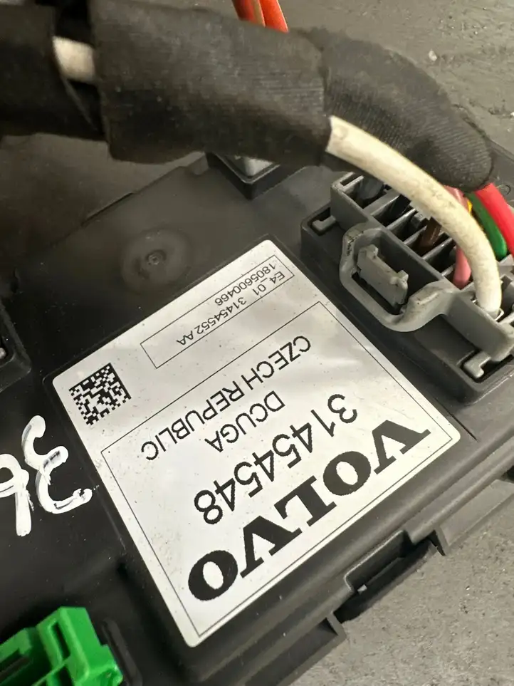 Volvo XC60 (2017 - ) 31439393 Комплект буксировочного крюка — фото 5