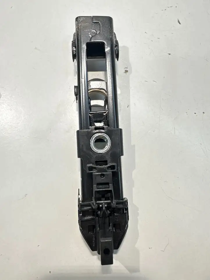 Volkswagen Golf Sportsvan (2014 - 2017) 63807151000 Регулятор ремня безопасности — фото 1