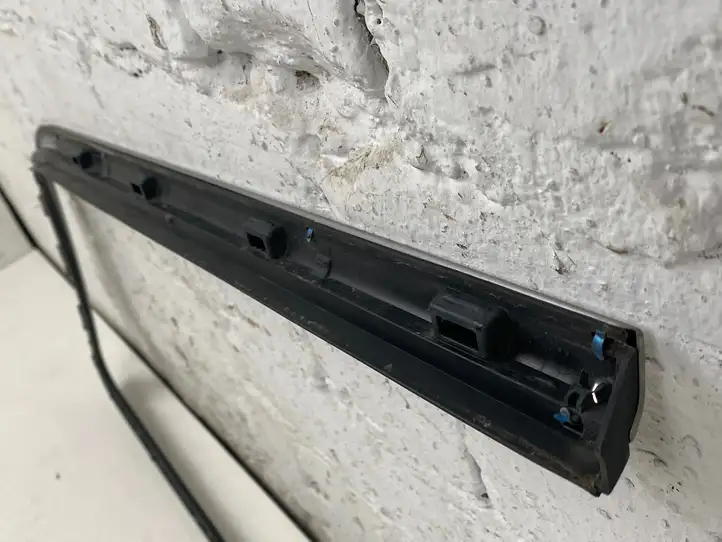 Chrysler Pacifica (2016 - ) 68227296AD Облицовка заднего бокового стекла — фото 3