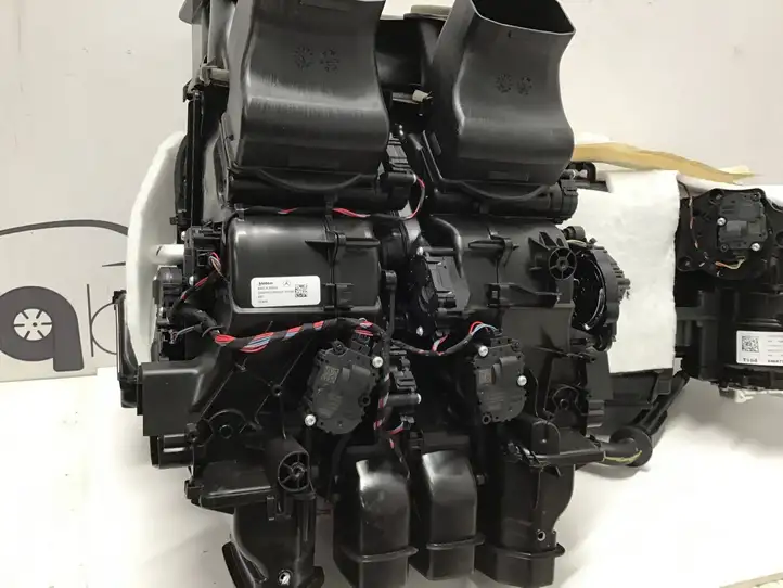 Mercedes-Benz EQS V297 (2021 - ) A2978303303 Комплект системы вентиляции салона — фото 4