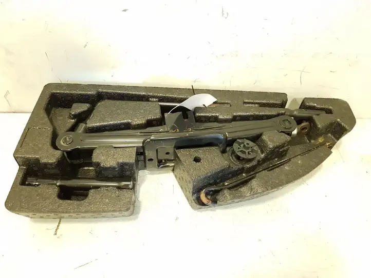 Hyundai Santa Fe (2018 - 2020) 09149S2000 Ящик для инструментов — фото 1
