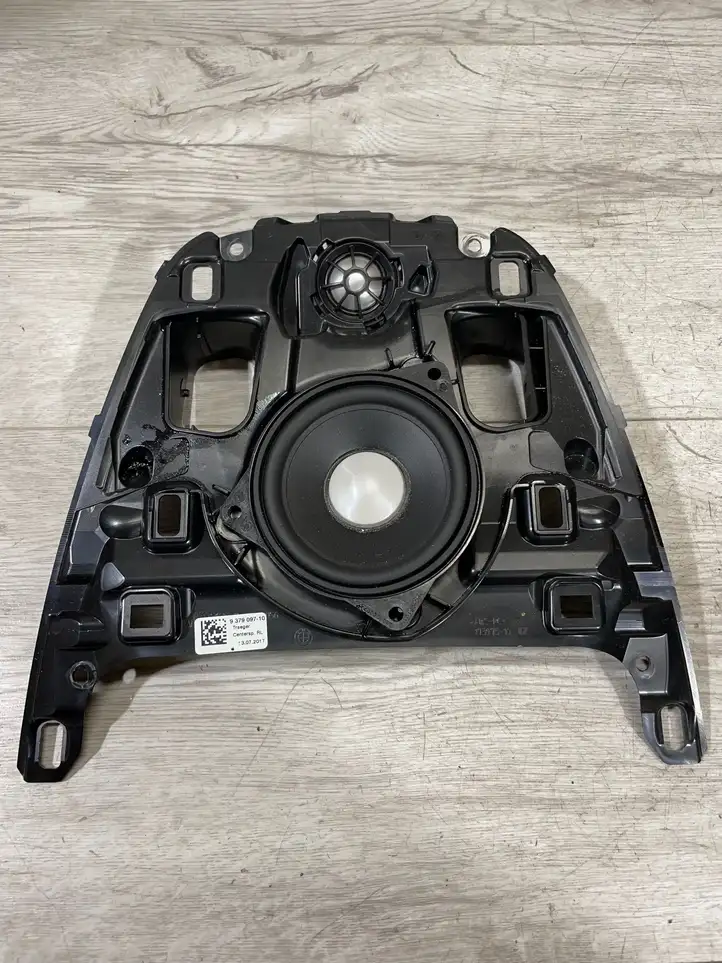 BMW 5 G30 G31 (2016 - ) 9329561 Накладка центрального динамика — фото 8