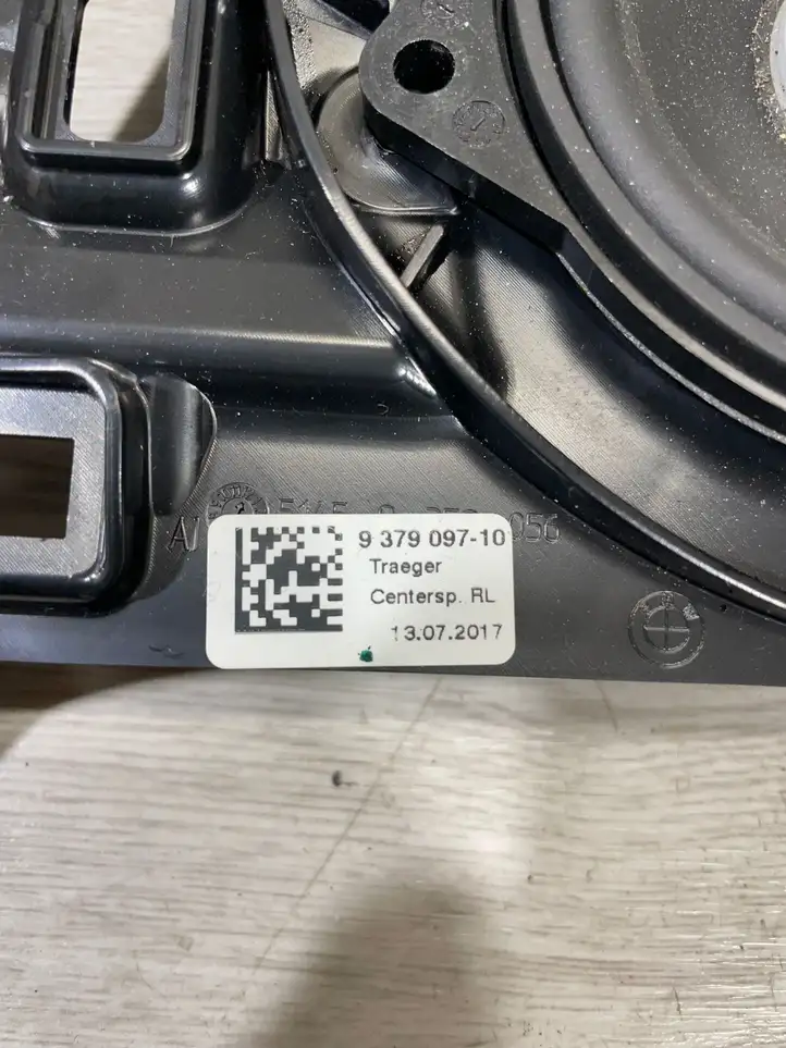 BMW 5 G30 G31 (2016 - ) 9329561 Накладка центрального динамика — фото 9