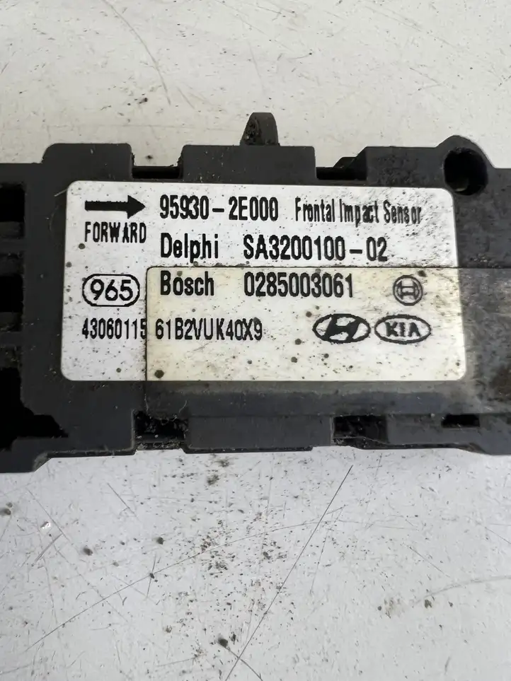 Hyundai Tucson JM (2004 - 2009) 959302E000 Датчик удара SRS — фото 2