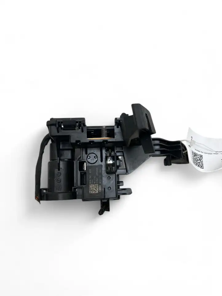 Audi Q5   80A941823 Реле выравнивания тока