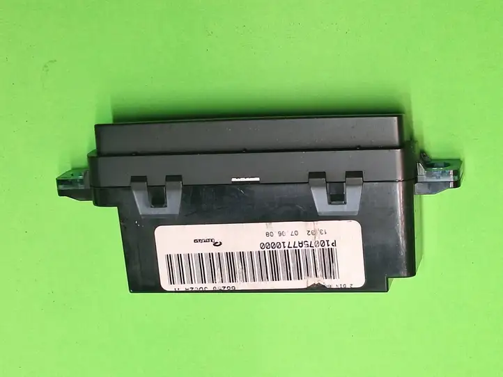 Nissan Qashqai (2006 - 2010) P10075A7710000 Реле предупреждения об ремнях безопасности — фото 5