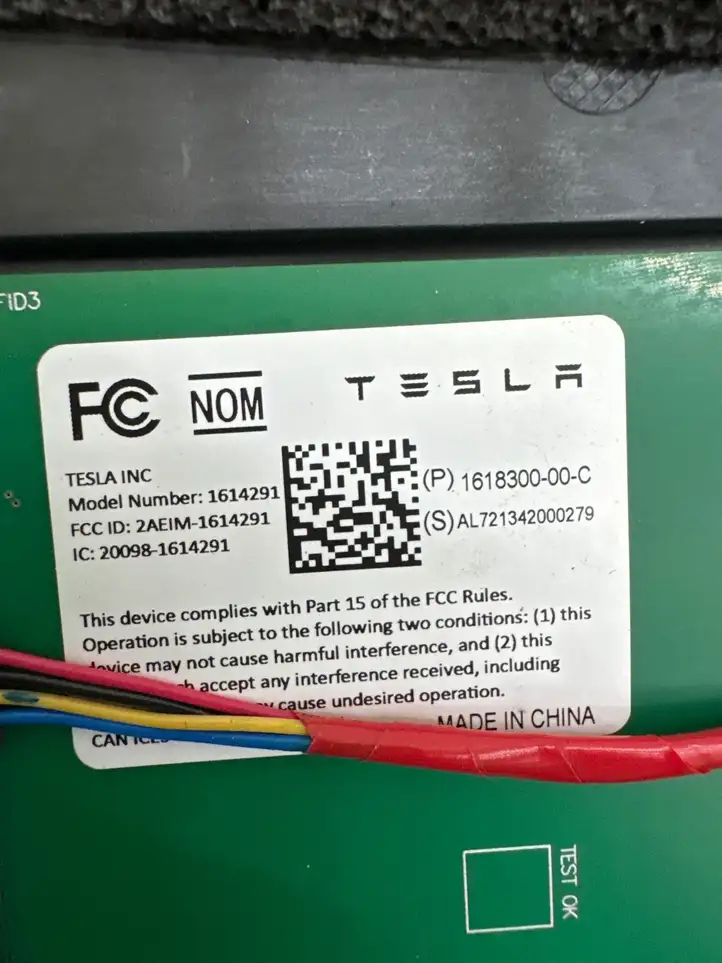 Tesla Model S (2021 - ) 149671700B Накладка стекла передней двери — фото 6
