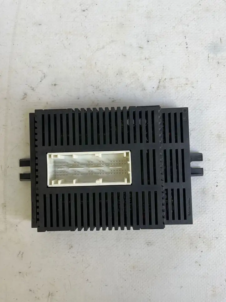 BMW 5 E60 E61 (2004 - 2010)  6936996 Реле управления окон