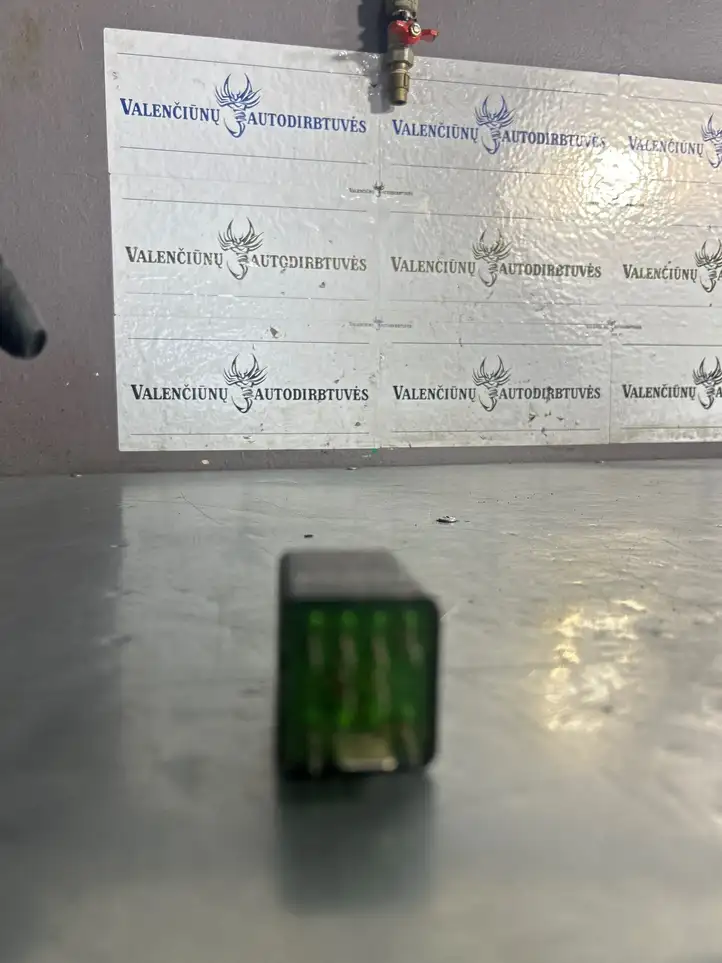 Volkswagen Caddy (2020 - )  04L907282B Реле подогрева свеч