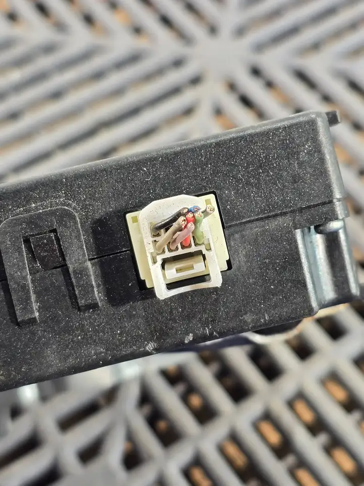 Lexus IS III XE30 (2013 - 2016) 896C053020 Блок управления тормозной системой — фото 3