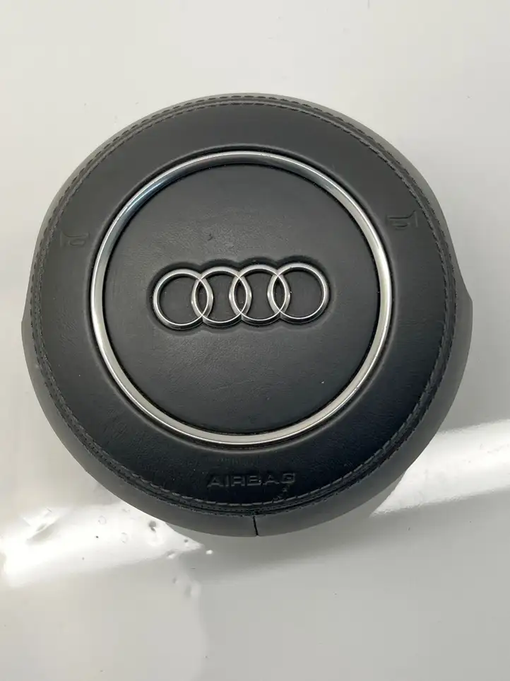 Audi A8   4H0880201AA Подушка безопастности руля