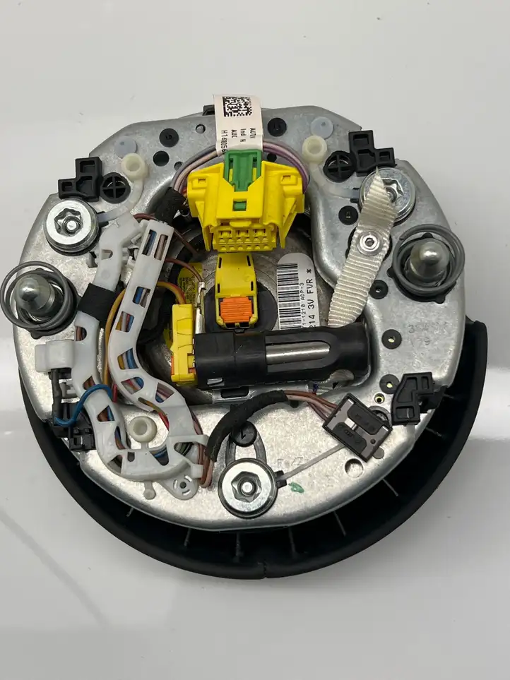 Audi A8   4H0880201AA Подушка безопастности руля