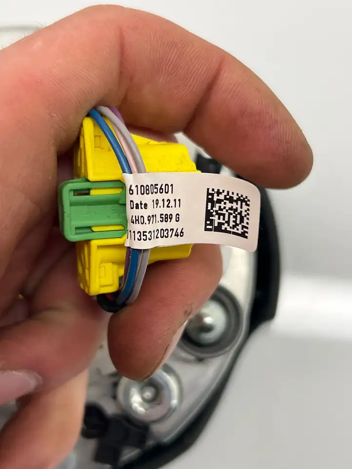 Audi A8   4H0880201AA Подушка безопастности руля