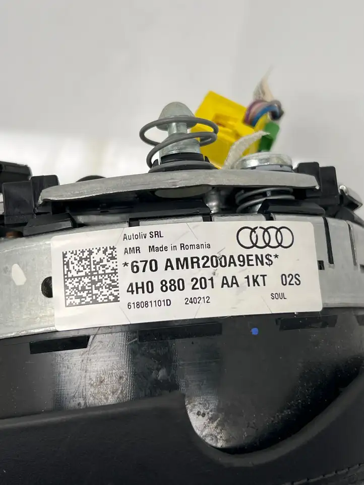 Audi A8   4H0880201AA Подушка безопастности руля