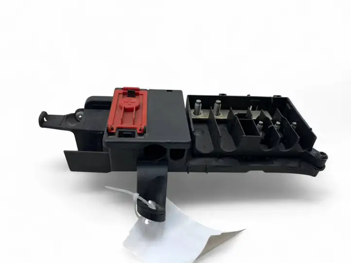 Audi Q8   4M0941823E Реле выравнивания тока