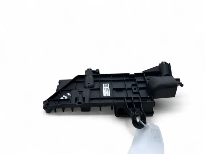 Audi Q8   4M0941823E Реле выравнивания тока