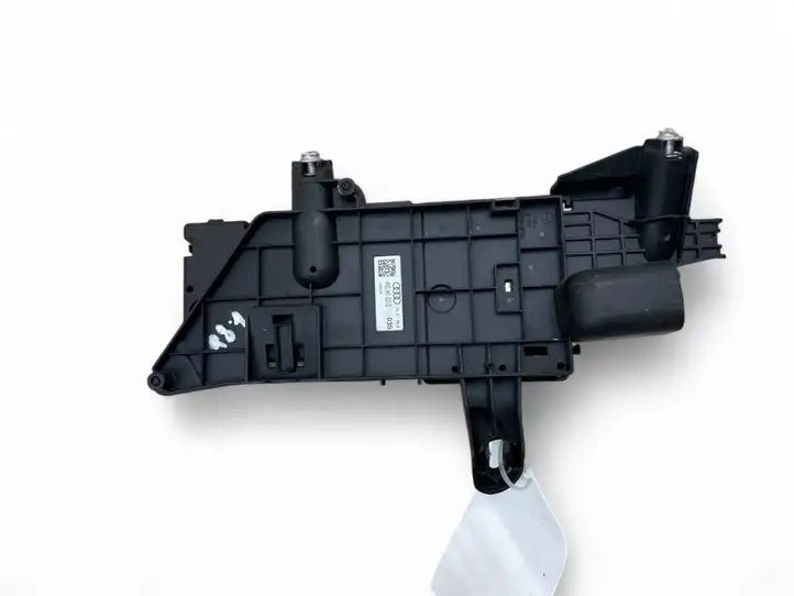 Audi Q8   4M0941823E Реле выравнивания тока