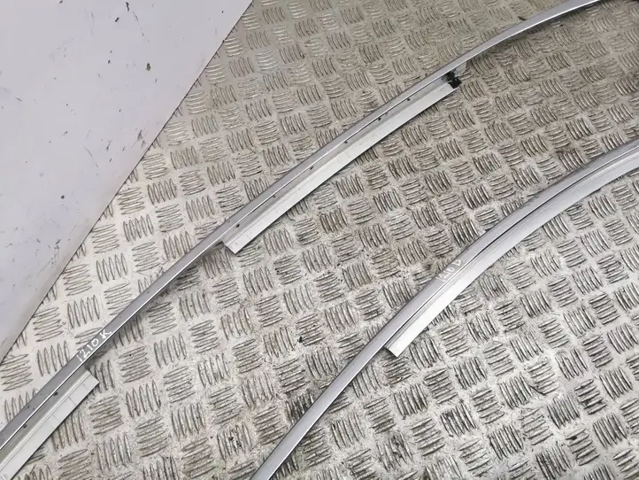 Tesla Model S (2012 - 2016)   Передняя декоративная планка