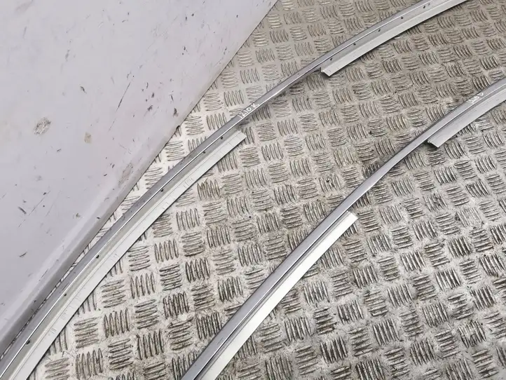 Tesla Model S (2012 - 2016)   Передняя декоративная планка