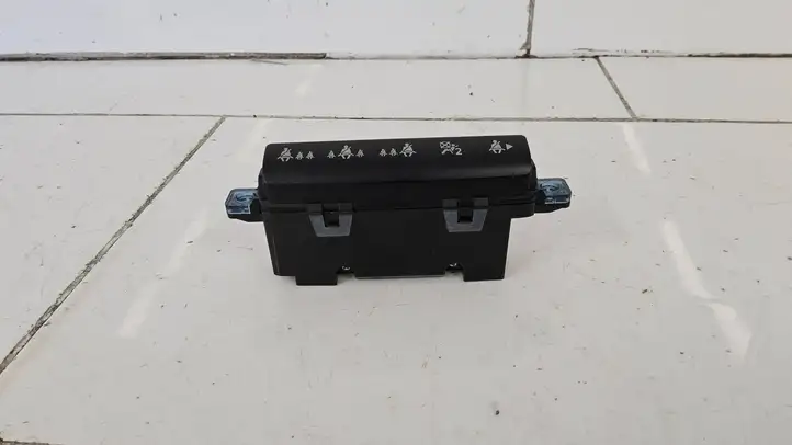 Toyota Avensis T220 (2000 - 2003) 44464446 Реле предупреждения об ремнях безопасности — фото 2