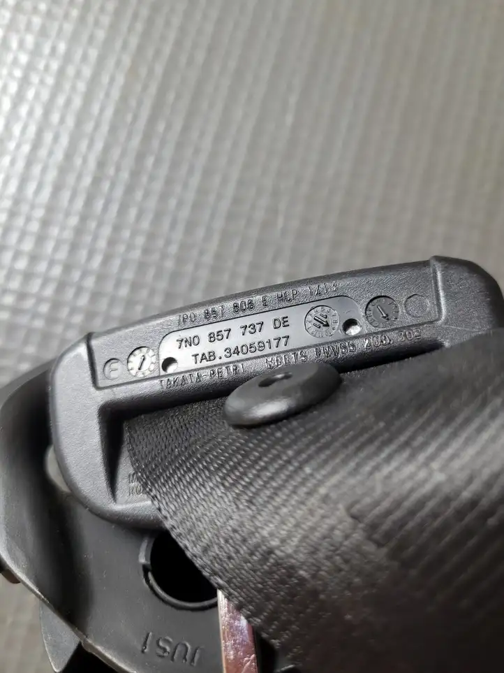 Volkswagen Touareg II (2010 - 2018) 7N0857737DE Задний ремень безопасности — фото 6