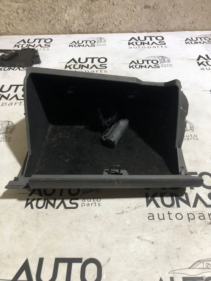 Toyota Prius (XW20) (2003 - 2009) Демпфер бардачка — фото 3