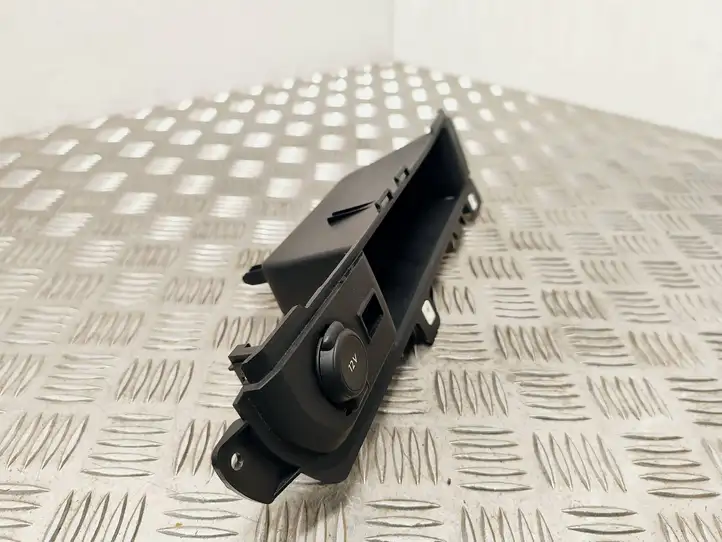 Citroen Jumpy (2016 - )  9808683577 Отделка прикуривателя