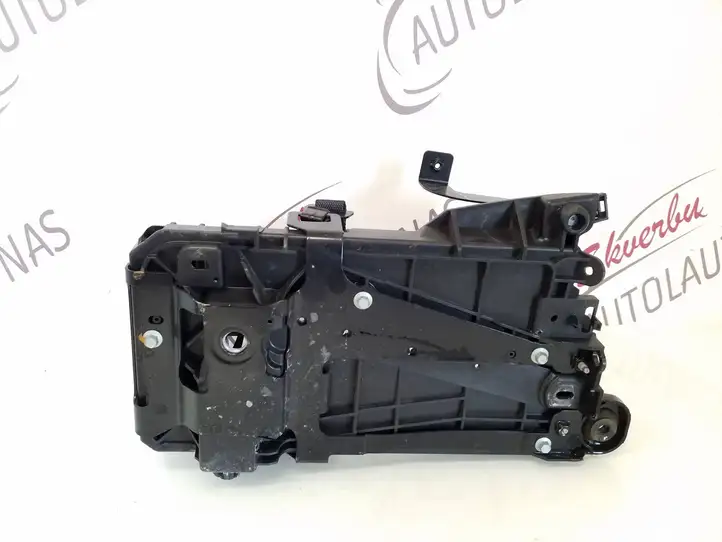 Volvo XC40 (2017 - ) 8890089938 Ящик аккумулятора — фото 3