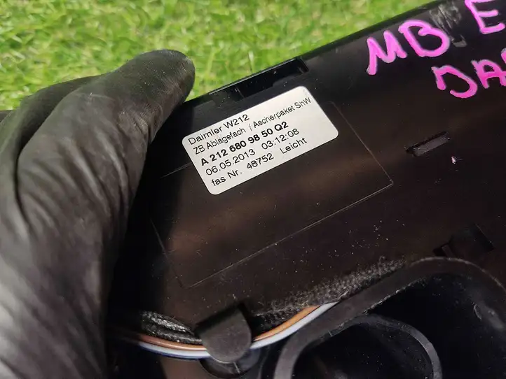 Mercedes-Benz E W212 (2009 - 2016)  A2126809850 Ящик для вещей центральная консоль