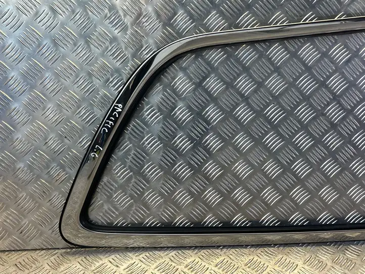 Chrysler Pacifica (2016 - ) 68227297AD Облицовка заднего бокового стекла — фото 2