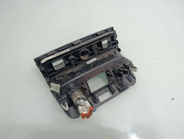 Kia Sorento (2009 - 2014)  933002P030 Отделка прикуривателя