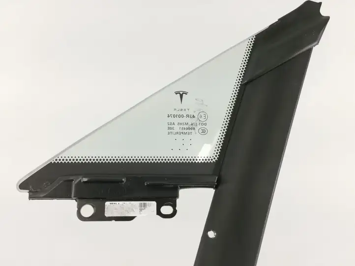 Tesla Model S (2016 - 2021)  1821301-00-A Маленькое стекло 