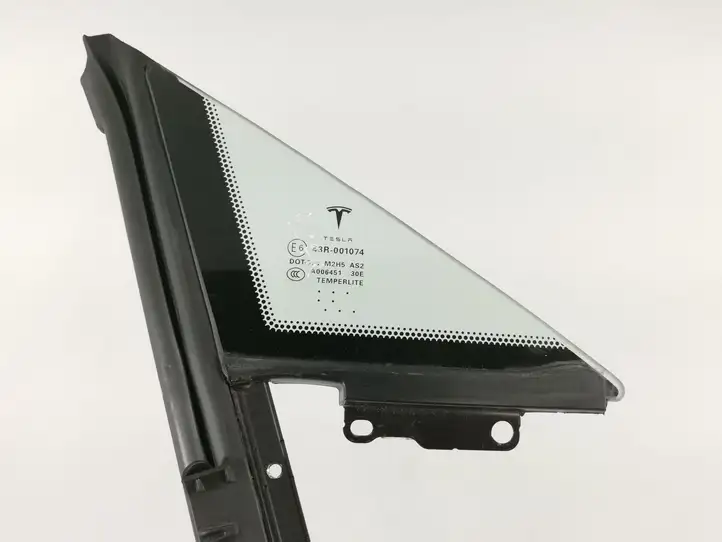 Tesla Model S (2016 - 2021)  1821301-00-A Маленькое стекло 