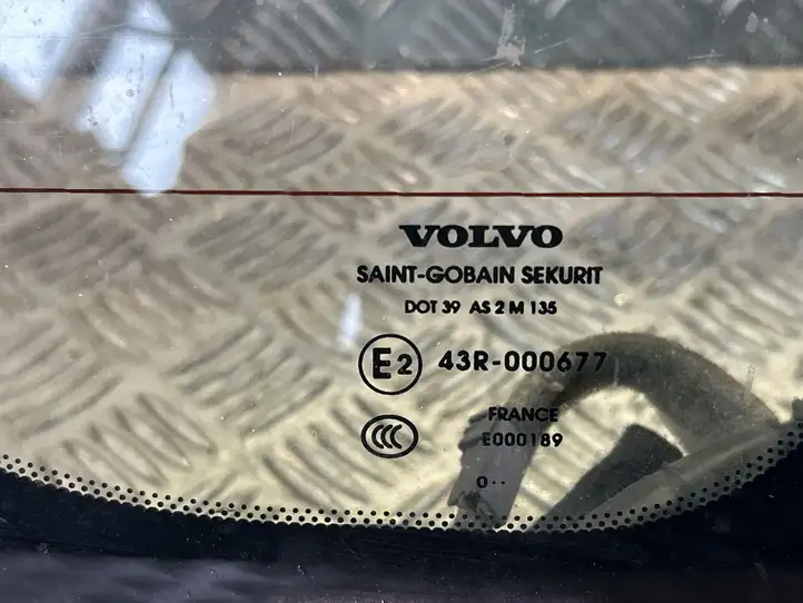 Volvo C30 (2010 - 2013) DOT39AS2M135 Открывающееся стекло крышки багажника — фото 3
