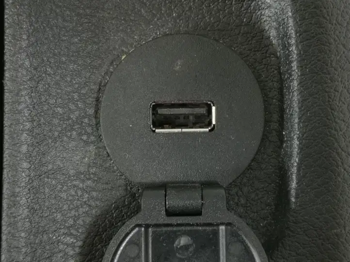 Dodge Ram (2008 - )  1VY88DX9AG Ящик для вещей центральная консоль