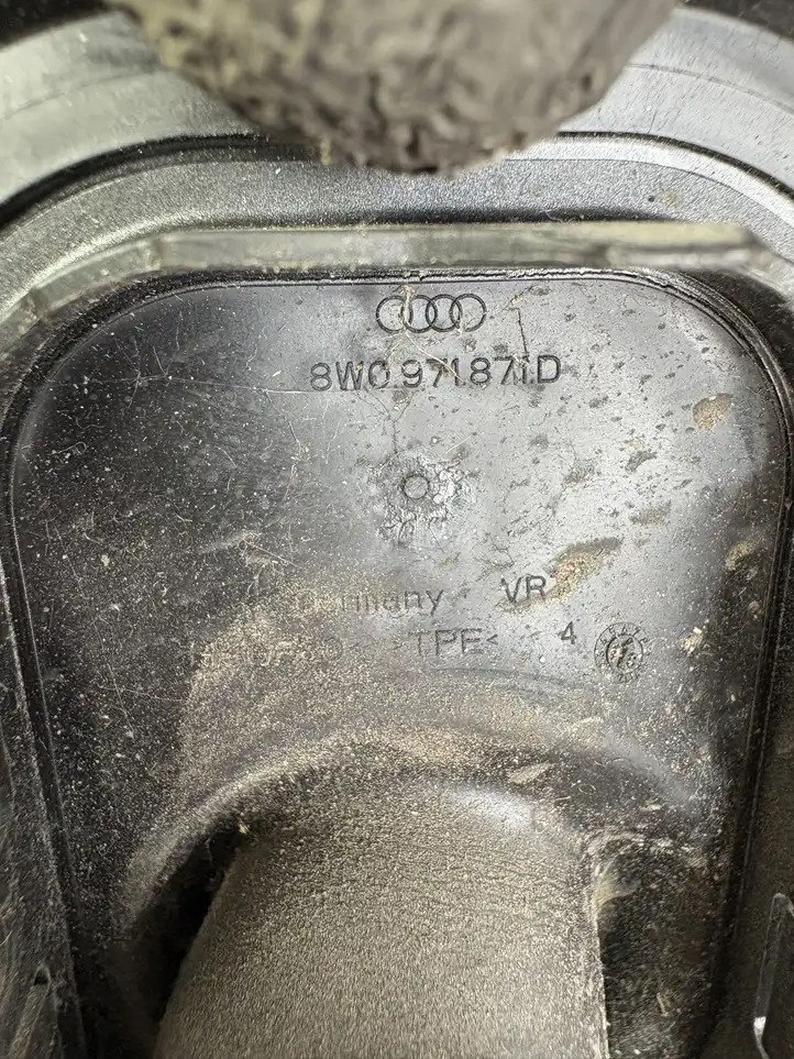 Audi A6 S6 C8 4K (2018 - ) 8W0971871D Прочие детали системы AdBlue — фото 2