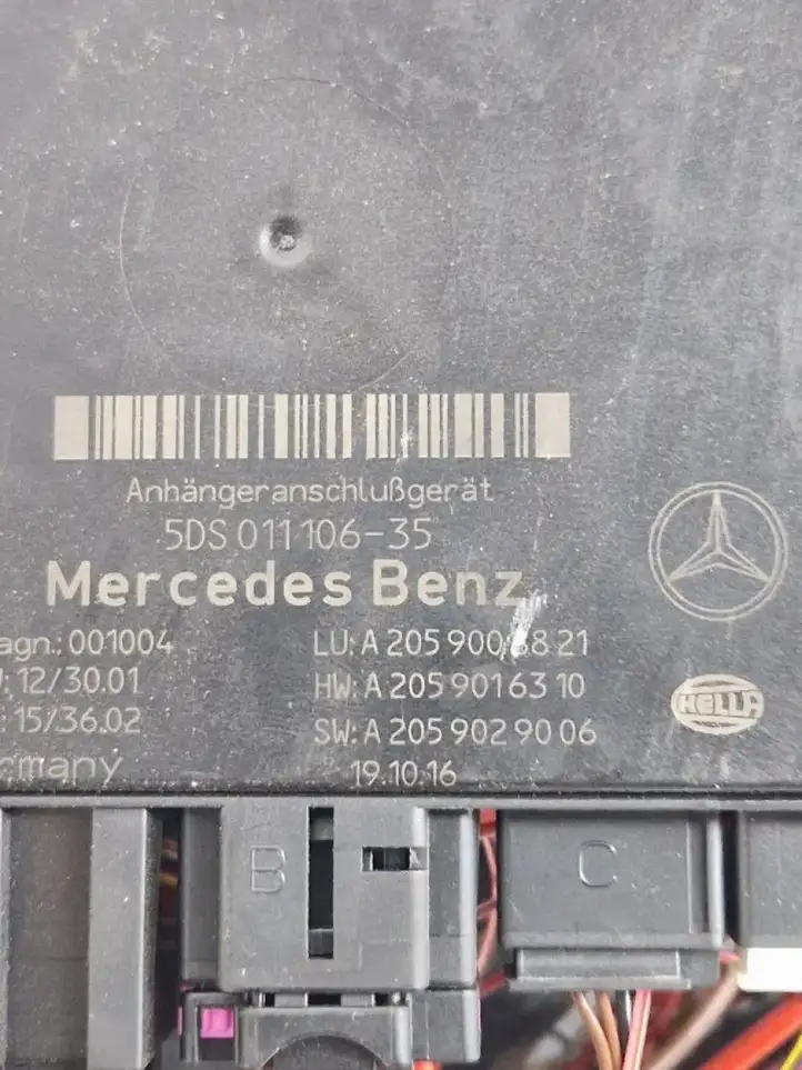 Mercedes-Benz C W205    Съемный крюк
