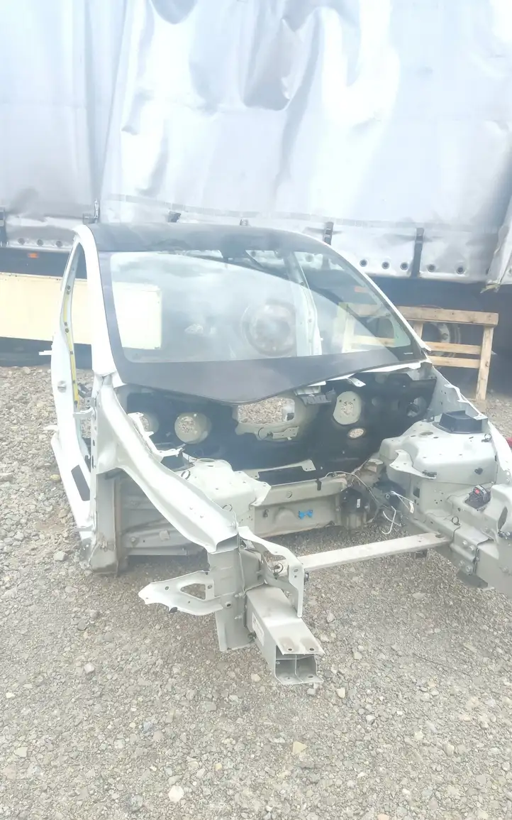 Tesla Model Y (2019 - 2024)   Передняя четверть