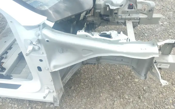 Tesla Model Y (2019 - 2024)   Передняя четверть