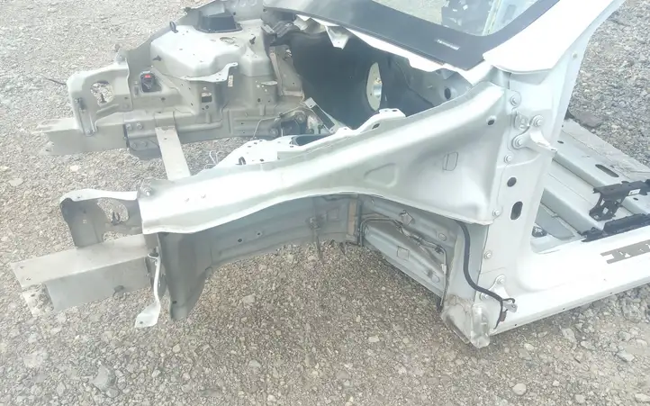 Tesla Model Y (2019 - 2024)   Передняя четверть