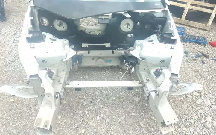 Tesla Model Y (2019 - 2024)   Передняя четверть