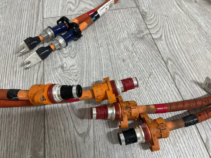 Tesla Model X   109500010e Другой проводник