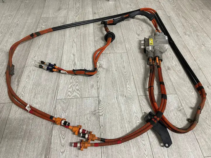 Tesla Model X   109500010e Другой проводник