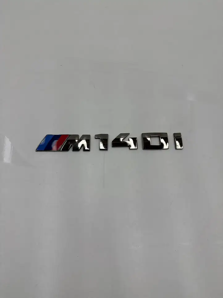 BMW 1 F20 F21    Эмблема модели на передний двери