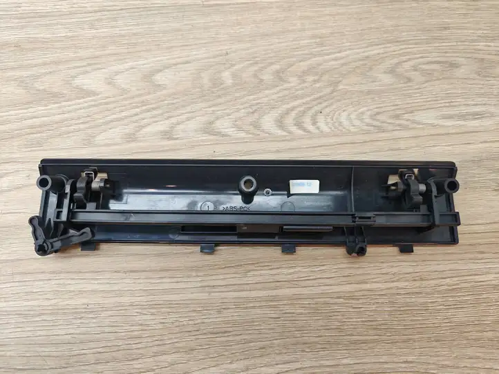 Volvo XC90 (2006 - 2014)   Кнопка открывания перчаточного ящика