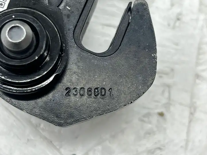 Tesla Model 3 (2017 - 2023) 146724200A Ручка складывания заднего сиденья — фото 7